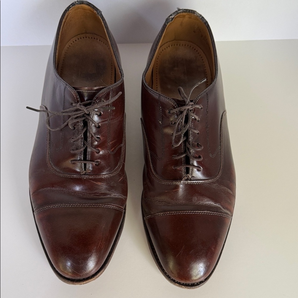 Johnston and Murphy men’s size 10 Optima Oxford, 100% leather lace up cap toe.‎
